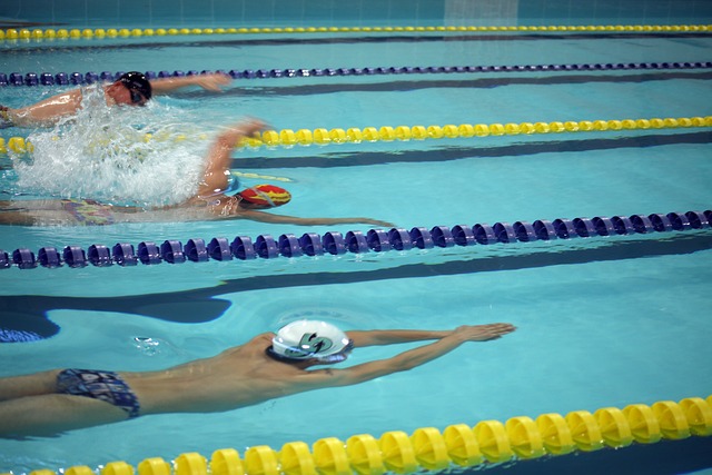 她們通過加 她們通過加